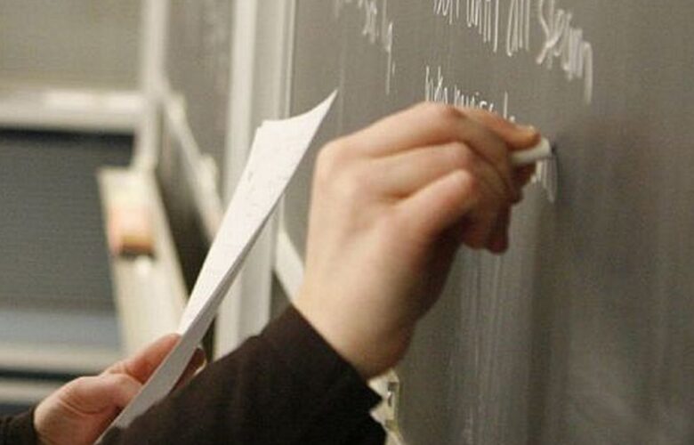 Експерт розповів, чи можна звільняти вчителів за «антидержавницьку політику» на уроках