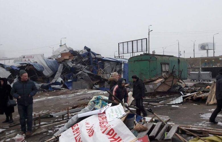 У Києві бульдозери знесли ринок, який підприємці та мешканці захищали від забудовника