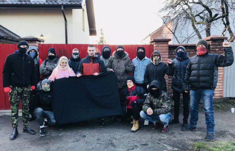 Активісти завадили держвиконавцям виселити  родину з однорічною дитиною