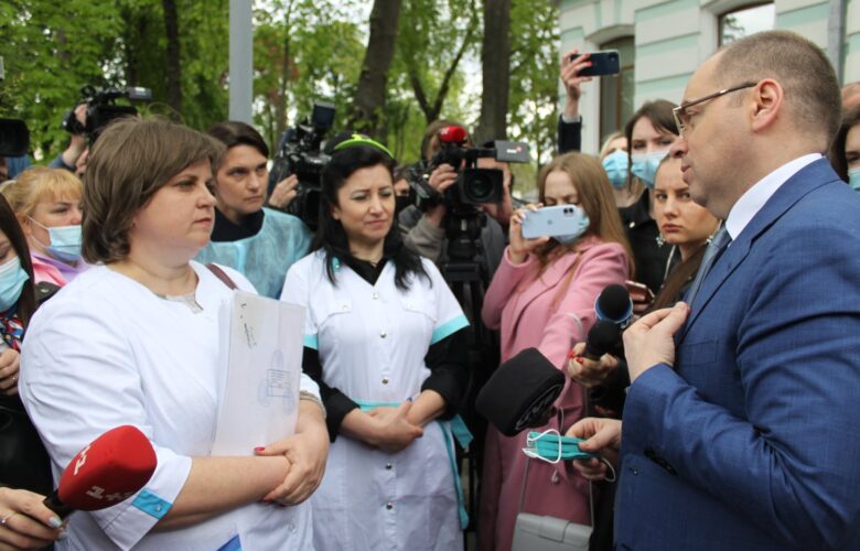 Медсестра лікує, олігарх грабує! Протест медиків у Києві