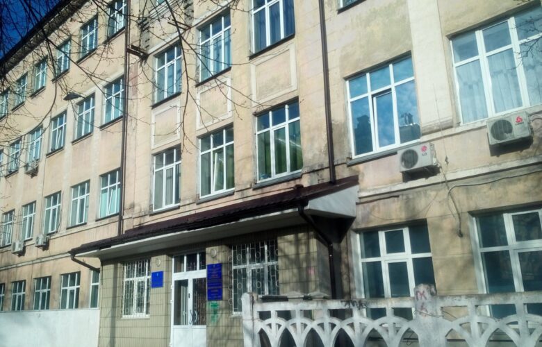 Подільські медики зазнали тиску через вимогу кращих умов праці